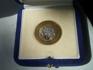 Benigno Blanco recibe el la medalla conmemorativa de Naciones Unidas 1