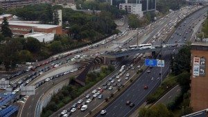 el-caos-vuelve-a-madrid-atascos-de-4-horas-por-la-lluvia-y-varios-accidentes-en-cadena